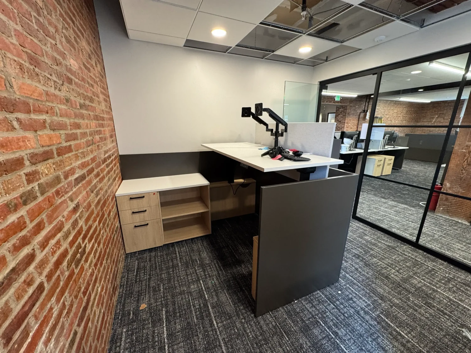 Work Stations & Benching